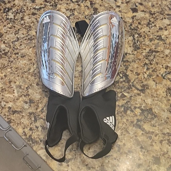 Adidas Predator Repliq Shinguards EUC - Picture 1 of 6